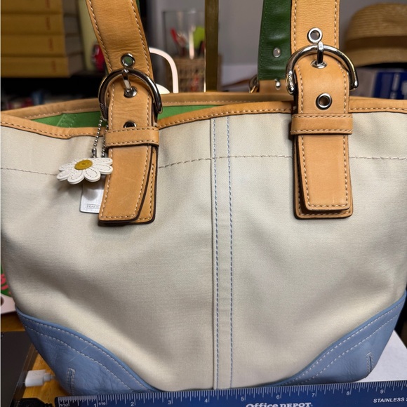 VINTAGE 90s COACH EUC Canvas Tote with Tan Leather Trim and Green Interior - Picture 5 of 7
